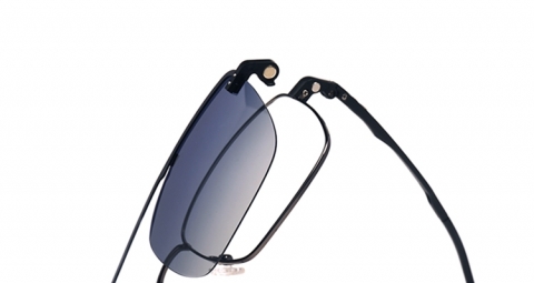 EJ-2139 TR 雙槓磁吸式太陽套鏡，光學眼鏡樁頭（鏡腿前側）位置設計磁吸式，輕鬆磁吸偏光片